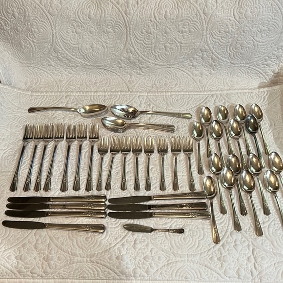 Estate‎ Silver Flowers DESIRE Floral flatware by Wm Rogers